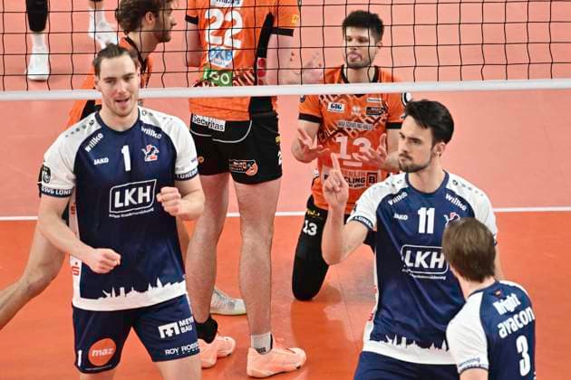 GER; CEV Champions League, SVG Lueneburg vs Berlin Recycling Volleys 12.02.2025, LKH Arena, Lueneburg, GER; CEV Champions League, SVG Lueneburg vs Berlin Recycling Volleys im Bild die Lueneburger Mannschaft jubelt