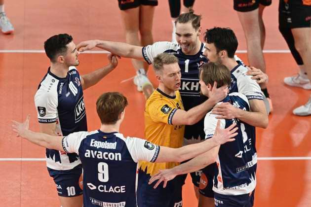 GER; CEV Champions League, SVG Lueneburg vs Berlin Recycling Volleys 12.02.2025, LKH Arena, Lueneburg, GER; CEV Champions League, SVG Lueneburg vs Berlin Recycling Volleys im Bild die Lueneburger Mannschaft jubelt