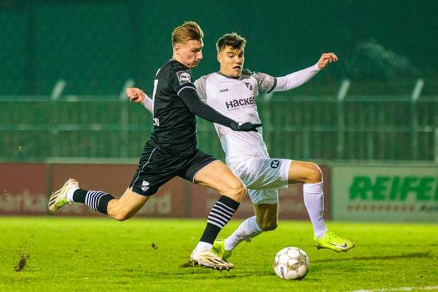 v.l. Eduard Probst (SC Verl, 17), Maximilian Hippe (SV Roedinghausen, 05) GER, SV Roedinghausen vs. SC Verl, Fussball, Westfalenpokal, Viertelfinale, Spielzeit 2024 2025, 12.02.2025 DFL Regulations prohibit any use of photographers as image sequences and or quasi-video. GER, SV Roedinghausen vs. SC Verl, Fussball, Westfalenpokal, Viertelfinale, Spielzeit 2024 2025, 12.02.2025 Roedinghausen Copyright: xEibner-Pressefoto JanxRollingerx EP_JSK