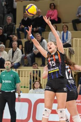 Wiesbaden, Deutschland 12. Februar 2025: 1. VBL - Frauen - 2024 2025 - VC Wiesbaden vs. Allianz MTV Stuttgart Im Bild: Charlotte Krenicky (Allianz MTV Stuttgart, 15), Halle am Platz der deutschen Ein Berlin Copyright: xFotostandx xUlrichxScherbaumx