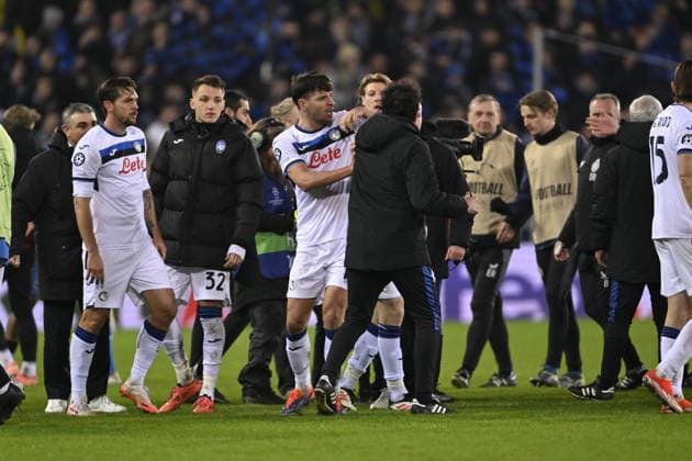 Club Brugge v Atalanta - UEFA Champions League BRUGGE, BELGIUM - FEBRUARY 12 : Djimsiti Berat defender of Atalanta arguing with Club Brugge players during the UEFA Champions League 2024 25 knockout phase play-off match first round between Club Brugge and Atalanta on February 12, 2025 in Brugge, Belgium, 12 02 2025 Brugge Belgium  Copyright: xDhax