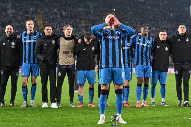 Sport Bilder des Tages 250212 Champions League Knock Out Club Brugge vs Atalanta Chemsdine Talbi (68) of Club Brugge and his teammates celebrate after winning a soccer game between Belgian Club Brugge KV and Italian Atalanta Bergamo in the UEFA Champions League Knockout phase play-offs leg 1 of the 2024-25 season, on Wednesday 12 February 2025 in Brugge , Belgium . photo Isosport David Catry Brugge Belgium  Copyright: xDavidxCatryx 20250212DC1_2628
