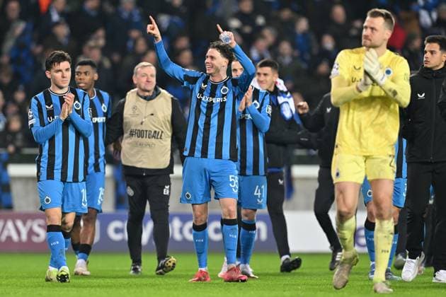 250212 Champions League Knock Out Club Brugge vs Atalanta Hugo Vetlesen (10) of Club Brugge and Maxim De Cuyper (55) of Club Brugge celebrate after winning a soccer game between Belgian Club Brugge KV and Italian Atalanta Bergamo in the UEFA Champions League Knockout phase play-offs leg 1 of the 2024-25 season, on Wednesday 12 February 2025 in Brugge , Belgium . photo Isosport David Catry Brugge Belgium  Copyright: xDavidxCatryx 20250212DC2_3355