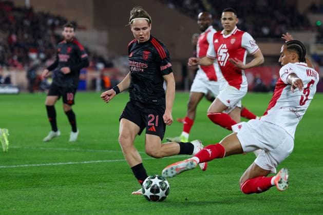 Monaco on February 12, 2025 Uefa Champions League Knockout phase play-offs, 1st leg AS Monaco - SL Benfica, Andreas Schjelderup (S.L.Benfica) Thilo Kehrer (AS Monaco), Zweikampf, Action, Aktion, Battles for the Ball Copyright: JoaquimxFerreira