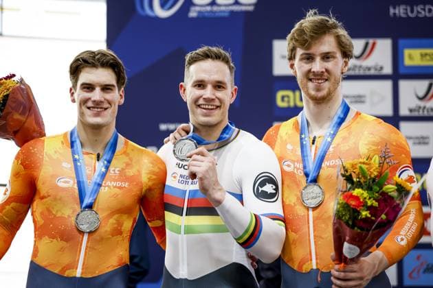 Sport Bilder des Tages HEUSDEN-ZOLDER - (l-r) Loris Leneman, Harrie Lavreysen, Tijmen van Loon on the podium after taking silver in the final team sprint during the first day of the European Track cycling, Rad, Radsport, Bahnrad, Bahn championships in Belgium. ANP BAS CZERWINSKI xVIxANPxSportx xxANPxIVx 519821055 originalFilename: 519821055.jpg