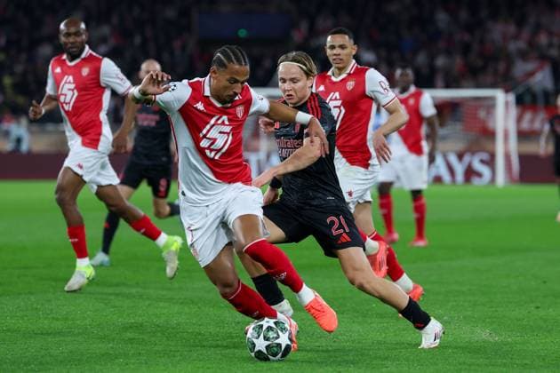 Monaco on February 12, 2025 Uefa Champions League Knockout phase play-offs, 1st leg AS Monaco - SL Benfica, Thilo Kehrer (AS Monaco), Andreas Schjelderup (S.L.Benfica) in aktion, in action, Copyright: JoaquimxFerreira