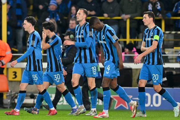 250212 Champions League Knock Out Club Brugge vs Atalanta Gustaf Nilsson (19) of Club Brugge celebrates with his teammates after scoring the 2-1 goal on penalty during a soccer game between Belgian Club Brugge KV and Italian Atalanta Bergamo in the UEFA Champions League Knockout phase play-offs leg 1 of the 2024-25 season, on Wednesday 12 February 2025 in Brugge , Belgium . photo Isosport David Catry Brugge Belgium  Copyright: xDavidxCatryx 20250212DC2_2746