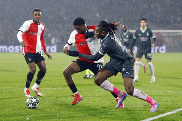 ROTTERDAM - (l-r) Givairo Read of Feyenoord, Rafael LeoÂ£o of AC Milan during the UEFA Champions League playoff match between Feyenoord and AC Milan at Feyenoord Stadion de Kuip on Feb. 12, 2025 in Rotterdam, Netherlands. ANP SEM VAN DER WAL UEFA Champions League 2024 25 League Knockout Play-off First Leg 2024 25 xVIxANPxSportx xxANPxIVx 519823065 originalFilename: 519823065.jpg