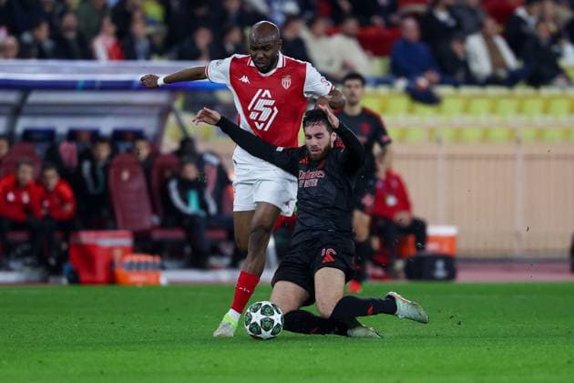 Monaco on February 12, 2025 Uefa Champions League Knockout phase play-offs, 1st leg AS Monaco - SL Benfica, Ali Al Musrati(AS Monaco), Orkun Kokcu (S.L.Benfica), Zweikampf, Action, Aktion, Battles for the Ball Copyright: JoaquimxFerreira