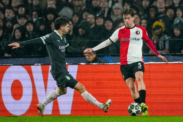 UEFA Champions League: Feyenoord v AC Milan Rotterdam - Christian Pulisic of AC Milan, Gijs Smal of Feyenoord during the 1st leg of the knockout phase play-offs of new format of the Champions League 2024 2025. The match is set between Feyenoord and AC Milan at Stadion Feijenoord De Kuip on 12 February 2025 in Rotterdam, The Netherlands. Copyright: xTomxBodex