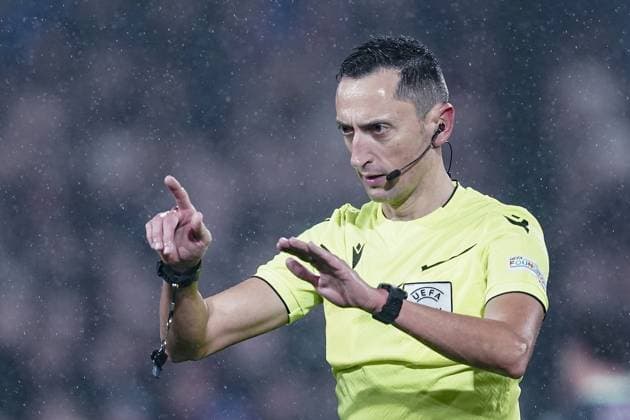 ROTTERDAM, 12-02-2025 , Stadium Feijenoord de Kuip , UEFA Champions League Knockout phase play-offs season 2024 2025 , match between Feyenoord and AC Milan , referee Jose Maria Sanchez Feyenoord - AC Milan  x27830905x Copyright: