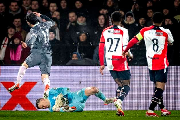 Feyenoord Rotterdam goalkeeper Timon Wellenreuther, AC Milan forwarder Chrstian Pulisic during the match Feyenoord - AC Milan at the Stadium De Kuip for the UEFA Champions League- Knockout phase play- offs1st leg season 2024-2025 in ROTTERDAM, Netherlands on 12 february 2025, (photo by Marcel van Dorst EYE4images DeFodi Images) Defodi-746_215389