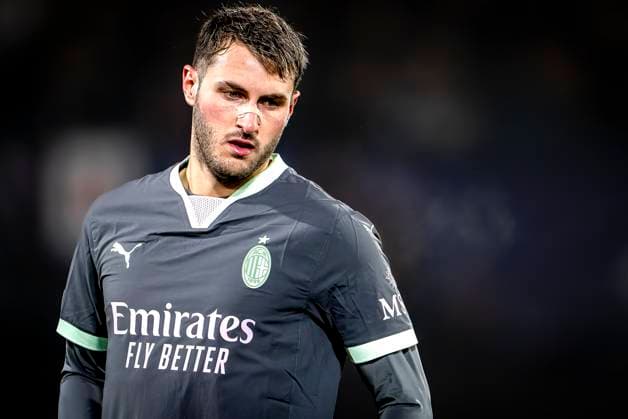AC Milan forwarder Santiago Gimenez during the match Feyenoord - AC Milan at the Stadium De Kuip for the UEFA Champions League- Knockout phase play- offs1st leg season 2024-2025 in ROTTERDAM, Netherlands on 12 february 2025, (photo by Marcel van Dorst EYE4images DeFodi Images) Defodi-746_215405
