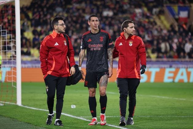 Monaco on February 12, 2025 Uefa Champions League Knockout phase play-offs, 1st leg AS Monaco - SL Benfica, Angel di Maria (S.L.Benfica) geht verletzt raus Copyright: JoaquimxFerreira