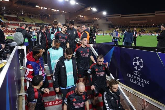 Monaco on February 12, 2025 Uefa Champions League Knockout phase play-offs, 1st leg AS Monaco - SL Benfica, die Mannschaft von SL Benfica geht direkt nach dem Spiel in die Kabine Copyright: JoaquimxFerreira