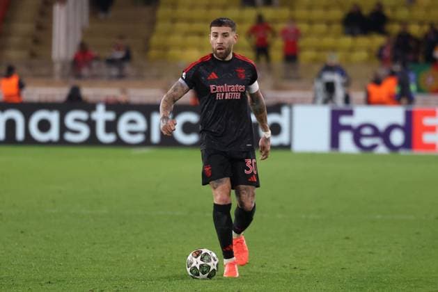 Monaco on February 12, 2025 Uefa Champions League Knockout phase play-offs, 1st leg AS Monaco - SL Benfica, Nicolas Otamendi (S.L.Benfica) am Ball, Freisteller, Einzelbild, Ganzkörper, Aktion, Action, Spielszene Copyright: JoaquimxFerreira