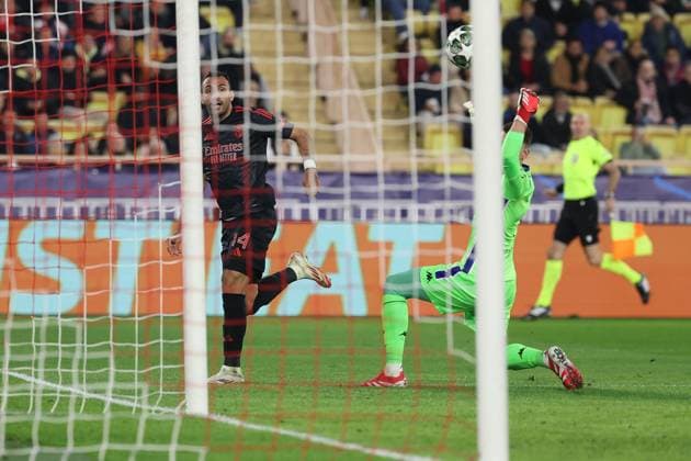 Monaco on February 12, 2025 Uefa Champions League Knockout phase play-offs, 1st leg AS Monaco - SL Benfica, goalkeeper, Torwart RadosÅ‚aw Majecki (AS Monaco), Vangelis Pavlidis (S.L.Benfica) schiesst das Tor zum 0:1 Copyright: JoaquimxFerreira