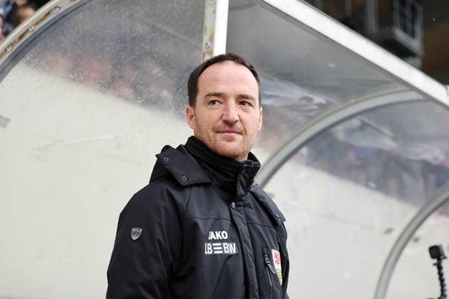 11.02.25 U19 VfB Stuttgart - U19 Liverpool FC Deutschland, Stuttgart, 11.02.2025, Fussball, UEFA Youth League, U19 VfB Stuttgart - U19 Liverpool FC: Nico Willig (Trainer VfB Stuttgart).