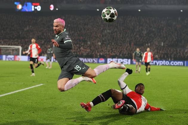 (250213) -- ROTTERDAM, Feb. 13, 2025 -- AC Milan s Theo Hernandez (L) competes during the UEFA Champions League Knockout phase play-off 1st leg football match between Feyenoord and AC Milan in Rotterdam, the Netherlands, Feb. 12, 2025. ) (SP)THE NETHERLANDS-ROTTERDAM-FOOTBALL-UEFA CHAMPIONS LEAGUE-FEYENOORD VS AC MILAN ZhaoxDingzhe 
