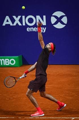 Argentina Open Tenis ATP, Tennis Herren Germany s Alexander Zverev returns the ball to Serbia s Dusan Lajovic during an Argentina Open ATP round of 16 tennis match at Guillermo Vilas Stadium in Buenos Aires, Argentina, on February 12, 2025. Buenos Aires Argentina  Copyright: xGabrielxSotelox originalFilename:sotelo-notitle250212_npgX4.jpg