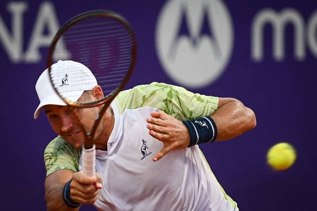 Argentina Open Tenis ATP, Tennis Herren Serbia s Dusan Lajovic returns the ball to Germany s Alexander Zverev during an Argentina Open ATP round of 16 tennis match at Guillermo Vilas Stadium in Buenos Aires, Argentina, on February 12, 2025. Buenos Aires Argentina  Copyright: xGabrielxSotelox originalFilename:sotelo-notitle250212_nppsb.jpg