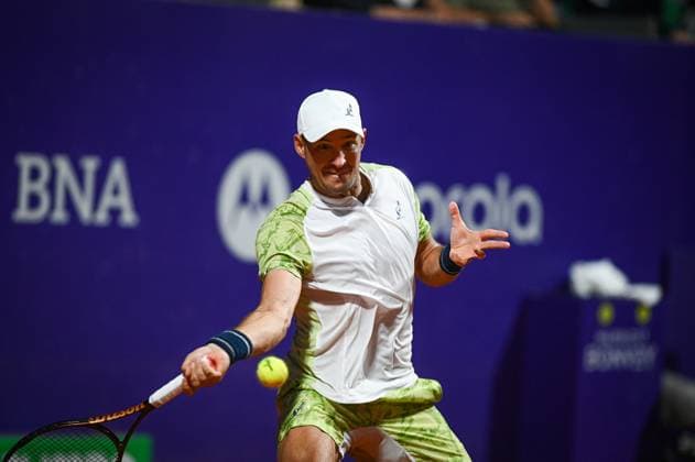 Argentina Open Tenis ATP, Tennis Herren Serbia s Dusan Lajovic returns the ball to Germany s Alexander Zverev during an Argentina Open ATP round of 16 tennis match at Guillermo Vilas Stadium in Buenos Aires, Argentina, on February 12, 2025. Buenos Aires Argentina  Copyright: xGabrielxSotelox originalFilename:sotelo-notitle250212_nptVb.jpg
