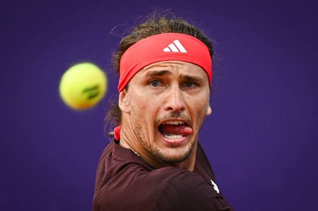 Sport Bilder des Tages Argentina Open Tenis ATP, Tennis Herren Germany s Alexander Zverev reacts during an Argentina Open ATP round of 16 tennis match at Guillermo Vilas Stadium in Buenos Aires, Argentina, on February 12, 2025. Buenos Aires Argentina  Copyright: xGabrielxSotelox originalFilename:sotelo-notitle250212_npsXb.jpg