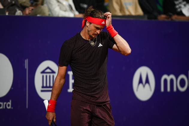 Argentina Open Tenis ATP, Tennis Herren Germany s Alexander Zverev reacts during an Argentina Open ATP round of 16 tennis match at Guillermo Vilas Stadium in Buenos Aires, Argentina, on February 12, 2025. Buenos Aires Argentina  Copyright: xGabrielxSotelox originalFilename:sotelo-notitle250212_npNmj.jpg