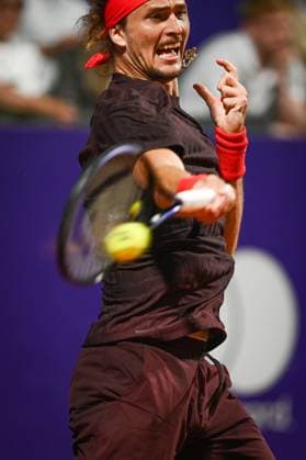 Argentina Open Tenis ATP, Tennis Herren Germany s Alexander Zverev returns the ball to Serbia s Dusan Lajovic during an Argentina Open ATP round of 16 tennis match at Guillermo Vilas Stadium in Buenos Aires, Argentina, on February 12, 2025. Buenos Aires Argentina  Copyright: xGabrielxSotelox originalFilename:sotelo-notitle250212_npQSK.jpg