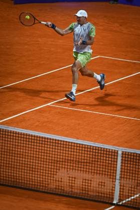 Argentina Open Tenis ATP, Tennis Herren Serbia s Dusan Lajovic returns the ball to Germany s Alexander Zverev during an Argentina Open ATP round of 16 tennis match at Guillermo Vilas Stadium in Buenos Aires, Argentina, on February 12, 2025. Buenos Aires Argentina  Copyright: xGabrielxSotelox originalFilename:sotelo-notitle250212_npYn8.jpg