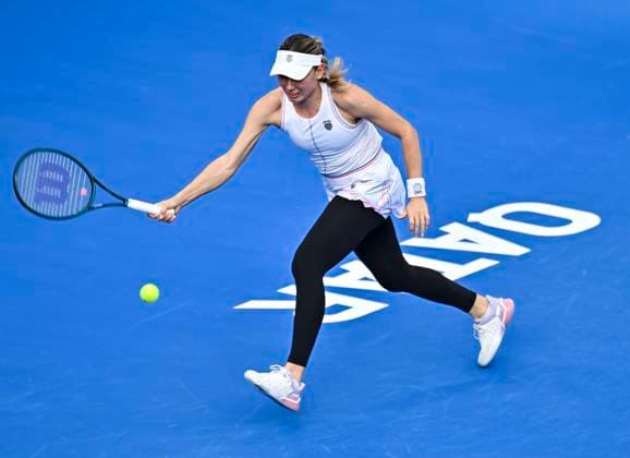 QATAR TOTALENERGIES OPEN - QUARTER-FINALS Ekaterina Alexandrova competes in her quarterfinals match against Jessica Pegula of the United States during the WTA, Tennis Damen Qatar TotalEnergies Open 2025 tennis tournament at the Khalifa International Tennis Complex in Doha, Qatar, on February 13, 2025. DOHA Qatar Copyright: xNOUSHADx