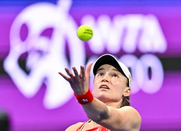 QATAR TOTALENERGIES OPEN - QUARTER-FINALS Elena Rybakina of Kazakistan competes in her quarterfinals match against Elena Rybakina of Kazakistan during the WTA, Tennis Damen Qatar TotalEnergies Open 2025 tennis tournament at the Khalifa International Tennis Complex in Doha, Qatar, on February 13, 2025. DOHA Qatar Copyright: xNOUSHADx