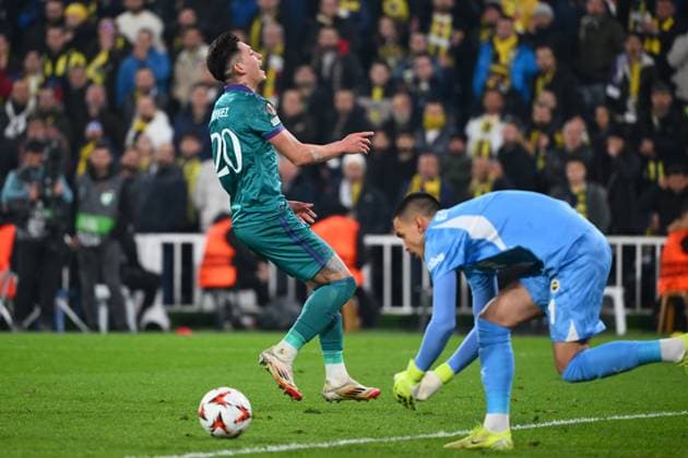 Fußball, EL, Fenerbahce Istanbul - RSC Anderlecht Fenerbahce v RSC Anderlecht - UEFA Europa League ISTANBUL, TURKEY - FEBRUARY 13 : Vazquez Luis forward of RSC Anderlecht in action during the UEFA Europa League 2024 25 knockout phase play-off match first round between Fenerbahce and RSC Anderlecht on February 13, 2025 in Istanbul, Turkey, 13 02 2025 Istanbul Turkey  Copyright: xVincentxKalutx