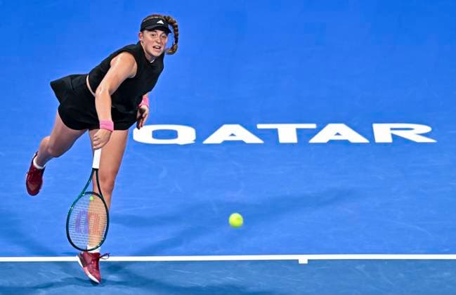 QATAR TOTALENERGIES OPEN - QUARTER-FINALS Jelena Ostapenko of Latvia competes in her quarterfinals match against Ons Jabeur of Tunisia during the WTA, Tennis Damen Qatar TotalEnergies Open 2025 tennis tournament at the Khalifa International Tennis Complex in Doha, Qatar, on February 13, 2025. DOHA Qatar Copyright: xNOUSHADx