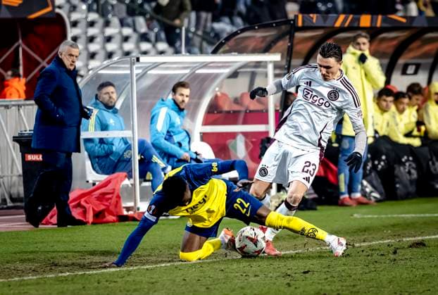 Union Saint-Gilloise midfielder Ousseynou Niang, AFC Ajax Amsterdam forwarder Steven Berghuis during the match Union SG - Ajax at the King Baudouin Stadium for the UEFA Europa League - Knockout phase play-offs - 1st leg season 2024-2025 in BRUSSELS, Belgium on 13 february 2025, (photo by Marcel van Dorst EYE4images DeFodi Images) Defodi-746_215751