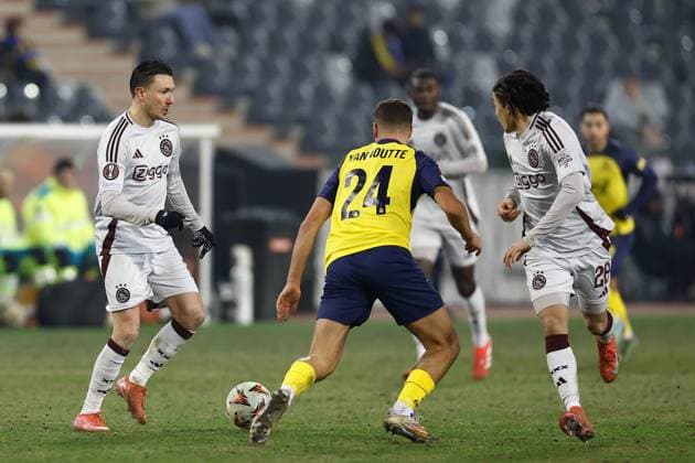 BRUSSELS, 13-02-2025, King Boudewijn Stadium, Europa League match first leg between Union Saint Gilloise and Ajax. Ajax player Steven Berghuis and Union Saint-Gilloise player Charles Vanhoutte Union Saint Gilloise - Ajax  x27845074x Copyright: