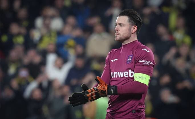 Anderlecht s goalkeeper Colin Coosemans looks dejected during a soccer game between Turkish Fenerbahce SK and Belgian RSC Anderlecht, on Thursday 13 February 2025 in Istanbul, Turkey, the first leg of the Knockout phase play-offs of the UEFA Europa League competition. VIRGINIExLEFOUR  x112381893x