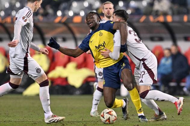 250213 Royale Union Saint-Gilloise vs Ajax Amsterdam Promise David (12) of Union pictured fighting for the ball with Josip Sutalo (37) of Ajax during the Knock out phase - game in the Uefa Europa League season 2024-2025 between Royale Union Saint-Gilloise and Ajax Amsterdam from The Netherlands on February 13 , 2025 in Brussel, Belgium. (Photo by David Catry Isosport) Brussel Belgium  Copyright: xDavidxCatryx 20250213DC1_4033