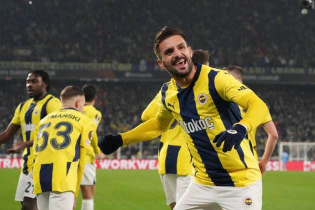 Dusan Tadic (10) of Fenerbahce SK celebrates after scoring the first goal of his team during the UEFA Europa League 2024 25 League Knockout Play-off First Leg match between Fenerbahce SK and RSC Anderlecht at on February 13, 2025 in Istanbul, Turkey. Istanbul Turkey Copyright: xSeskimphotox FBahce-Anderlecht_13225 (62)