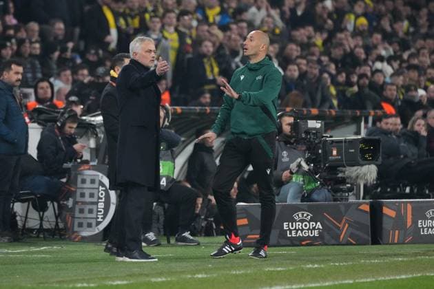 Coach Jose Mourinho of Fenerbahce SK reacyts to referee during the UEFA Europa League 2024 25 League Knockout Play-off First Leg match between Fenerbahce SK and RSC Anderlecht at on February 13, 2025 in Istanbul, Turkey. Istanbul Turkey Copyright: xSeskimphotox FBahce-Anderlecht_13225 (84)