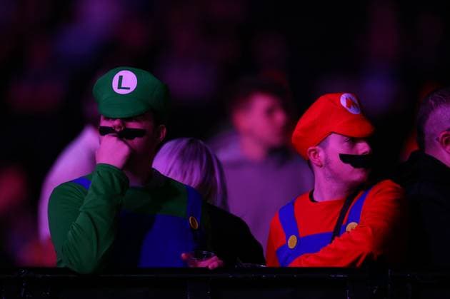 Sport Themen der Woche KW07 Sport Bilder des Tages 13th February 2025, OVO Hydro, Glasgow, Scotland; 2025 PDC Premier League Darts Glasgow Night 2; Fans dressed as Luigi and Mario before the session starts  ActionPlus12750111 VagelisxGeorgariou