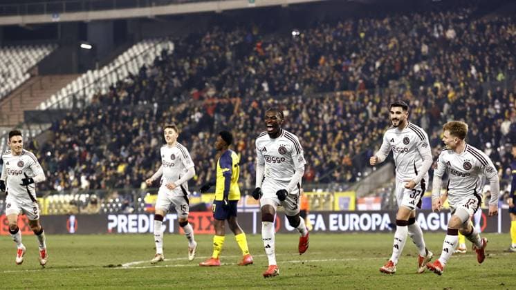 BRUSSELS - Jorthy Mokio of Ajax and Davy Klaassen of Ajax celebrate the 0-2 during the Europa League playoff match between Royale Union Saint-Gilloise and Ajax Amsterdam at the King Baudouin Stadium on Feb. 13, 2025 in Brussels, Belgium. ANP MAURICE VAN STEEN UEFA Europa League 2024 25 League Knockout Play-off First Leg 2024 25 xVIxANPxSportx xxANPxIVx 519902498 originalFilename: 519902498.jpg