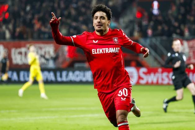 Fußball, EL, FC Twente Enschede - FK Bodo Glimt ENSCHEDE - Sayf Ltaief of FC Twente celebrates the 1-0 during the Europa League playoff match between FC Twente and Bodo Glimt at Stadion De Grolsch Veste on Feb. 13, 2025 in Enschede, Netherlands. ANP VINCENT JANNINK UEFA Europa League 2024 25 League Knockout Play-off First Leg 2024 25 xVIxANPxSportx xxANPxIVx 519905939 originalFilename: 519905939.jpg