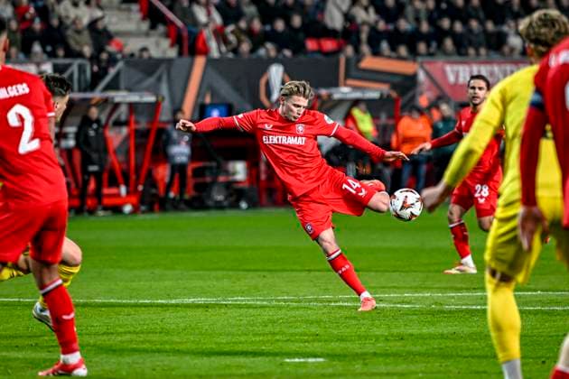 FC Twente midfielder Sem Steijn, during the match Twente - Bodo Glimt at the Grolsch Veste, FC Twente Stadion for the UEFA Europa League - Knockout phase play-offs - 1st leg season 2024-2025 in ENSCHEDE, Netherlands on 13 februari 2025, (photo by Stefan Koops EYE4images DeFodi Images) Defodi-746_215829 Defodi-746