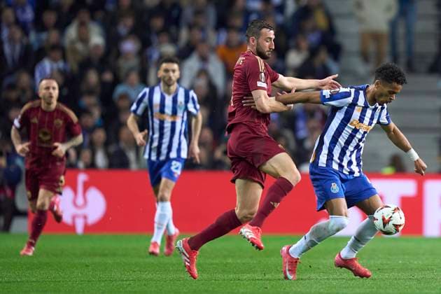 FC Porto Vs AS Roma - UEFA Europa League 2024 25 Knockout Phase Play-offs1st Leg Bryan Cristante of AS Roma competes for the ball with Goncalo Borges of FC Porto during the UEFA Europa League Knockout phase play-offs1st leg match between FC porto and AS Roma at Estadio Do Dragao in Porto, Portugal, on February 13, 2025. UEFA Europa League Knockout phase play-offs1st leg match between FC porto and AS Roma at Estadio Do Dragao in Porto, Portugal, o Porto Portugal  Copyright: xJosexManuelxAlvarezxReyx originalFilename:alvarezrey-fcportov250213_np8YW.jpg