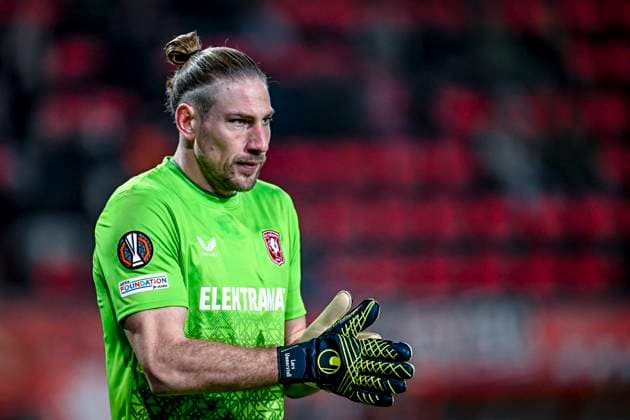 FC Twente goalkeeper Lars Unnerstall, during the match Twente - Bodo Glimt at the Grolsch Veste, FC Twente Stadion for the UEFA Europa League - Knockout phase play-offs - 1st leg season 2024-2025 in ENSCHEDE, Netherlands on 13 februari 2025, (photo by Stefan Koops EYE4images DeFodi Images) Defodi-746_215922