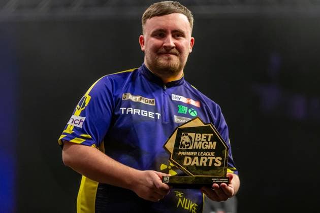 Bilder des Jahres 2025, Sport 02 Februar Sport Themen der Woche KW07 Sport Bilder des Tages 13 02 2025. Premier League Darts Luke Littler celebrates as he wins Night 2 of the 2025 BetMGM PDC Premier League Darts, OVO Hydro, Scottish Exhibition Centre, Glasgow, 13 02 2025. Scottish Exhibition Centre OVO Hydro Glasgow Scotland Editorial use only , Copyright: xColinxPoultneyx PSI-21441-0050