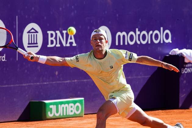 February 13, 2025, Buenos Aires, Federal Capital, Argentina: February 13, 2025, Buenos Aires, Argentina: The Argentine Diego Schwartzman says goodbye as a.professional tennis player after losing to the Spanish Pedro Martinez in the closing of the 8th.final of the Argentina Open 2025. The organization of the tournament and the fans in general.celebrate a heartfelt tribute to El Peque Buenos Aires Argentina - ZUMAa179 0801927448st Copyright: xRobertoxAlmeidaxAveledox