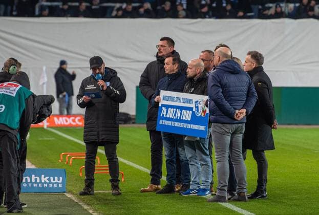 Fussball, Herren, Saison 2024 2025, 2. Bundesliga (22. Spieltag), 1. FC Magdeburg - 1. FC Köln, Magdeburg sammelte mit der Versteigerung von Sondertrikots 74.807 Euro für die Betroffenen des Anschlags auf den Weihnachtsmarkt, 14.02. 2025,