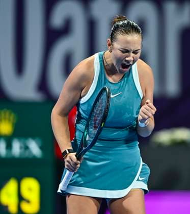 Sport Bilder des Tages QATAR TOTALENERGIES OPEN - SEMI-FINAL Amanda Anisimova of the United States competes in her semi-final match against Ekaterina Alexandrova during the WTA, Tennis Damen Qatar TotalEnergies Open 2025 tennis tournament at the Khalifa International Tennis Complex in Doha, Qatar, on February 14, 2025. DOHA Qatar Copyright: xx